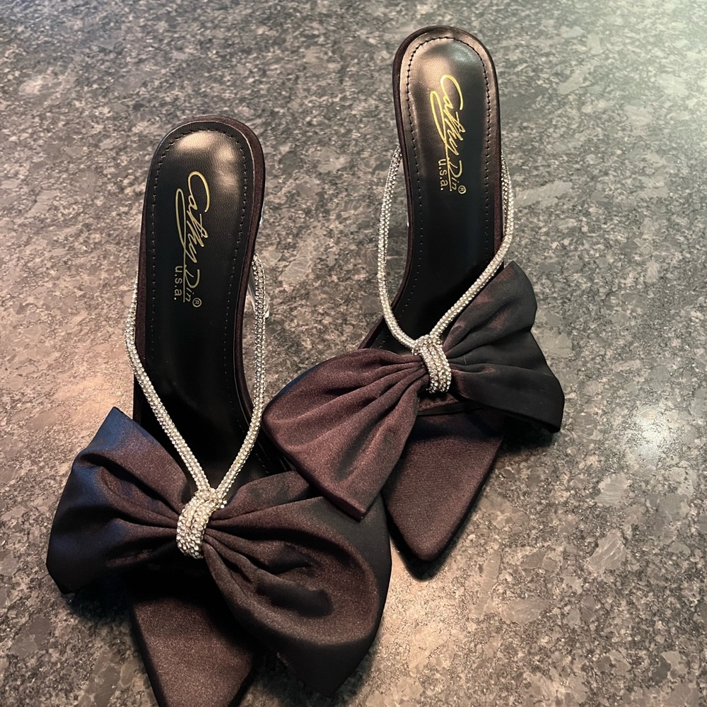 Bow Heels